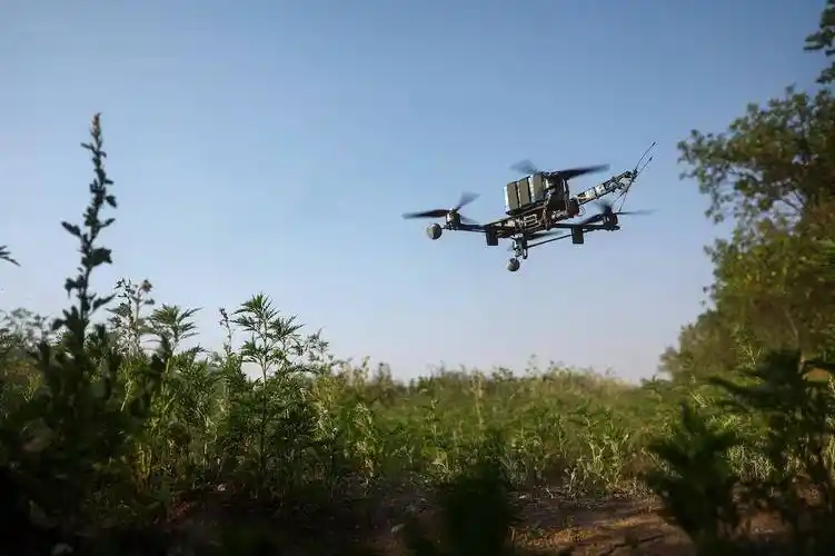 Pilot Promotion Strategy and Risk Assessment of Low‑Altitude Economy: "Cargo First, Manned Flight Later; Suburbs First, Urban Areas Later" Authors: Buckhouse Intelligent Technology (Suzhou) Co., Ltd., Buckhouse Low‑Altitude Economy Research Inst